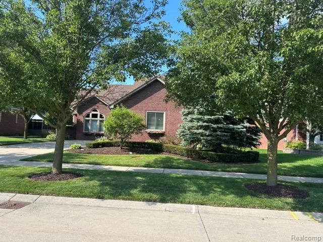 18987 Pine Lane Macomb Township, MI 48042