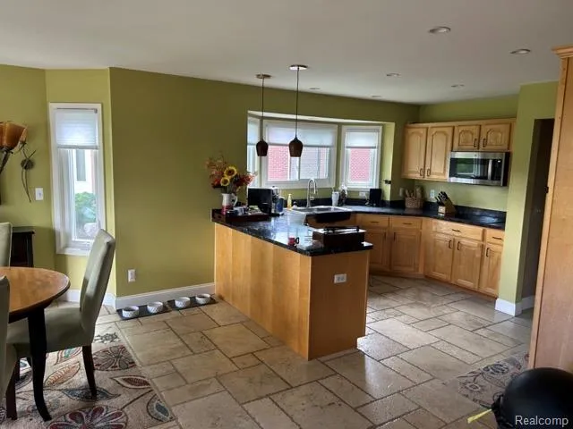 18987 Pine Lane Macomb Township, MI 48042