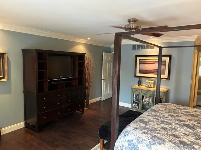 18987 Pine Lane Macomb Township, MI 48042