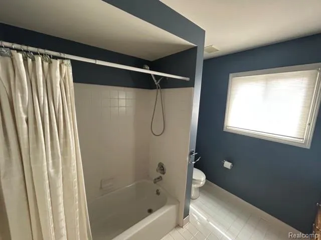 18987 Pine Lane Macomb Township, MI 48042