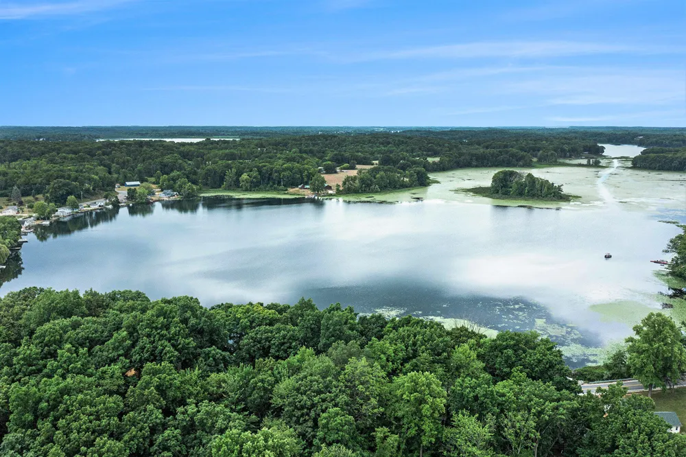 5372 W Guernsey Lake Road Hope Township, MI 49046