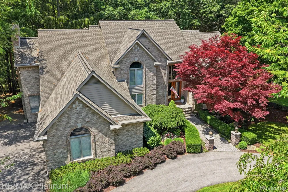5458 Lake Ridge Drive Genoa Township, MI 48116