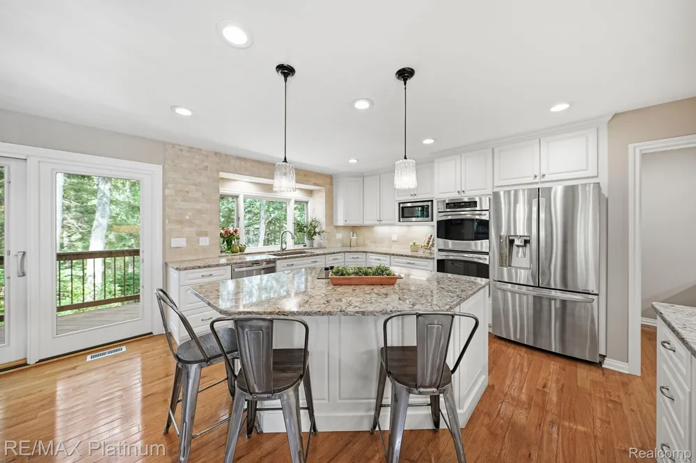 5458 Lake Ridge Drive Genoa Township, MI 48116