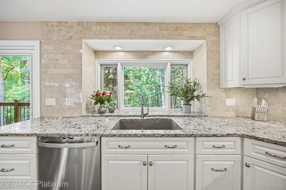 5458 Lake Ridge Drive Genoa Township, MI 48116