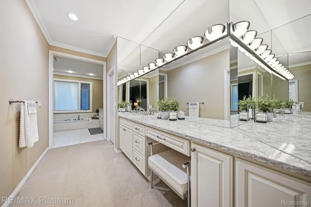 5458 Lake Ridge Drive Genoa Township, MI 48116