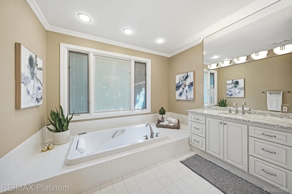 5458 Lake Ridge Drive Genoa Township, MI 48116