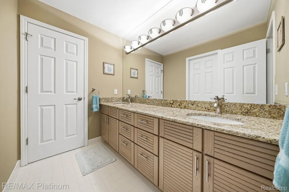 5458 Lake Ridge Drive Genoa Township, MI 48116
