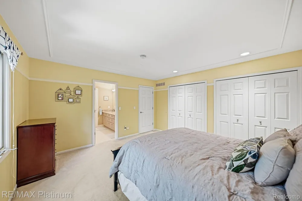 5458 Lake Ridge Drive Genoa Township, MI 48116