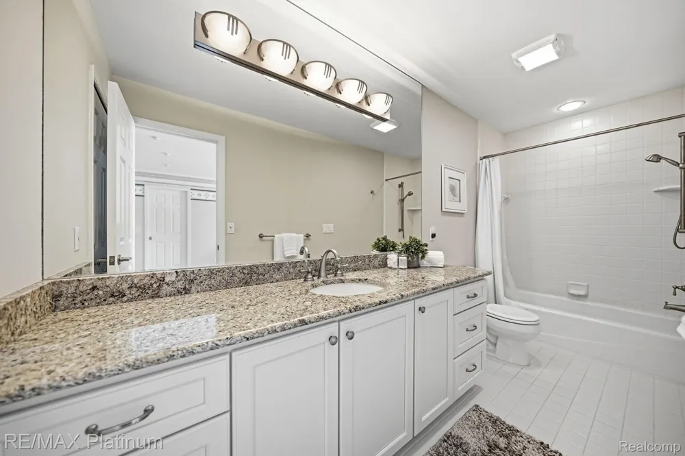 5458 Lake Ridge Drive Genoa Township, MI 48116