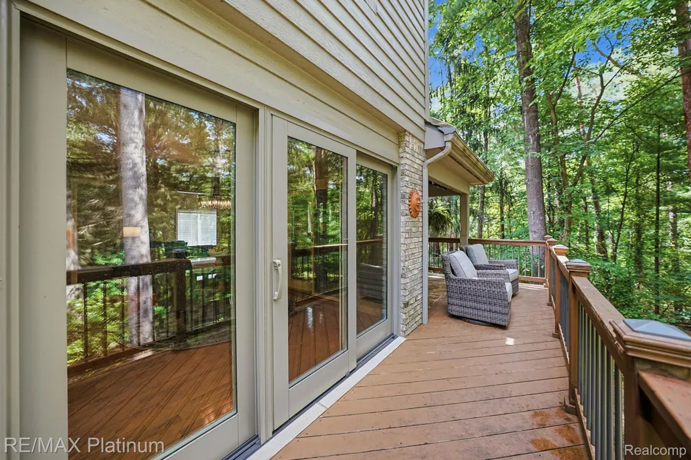 5458 Lake Ridge Drive Genoa Township, MI 48116