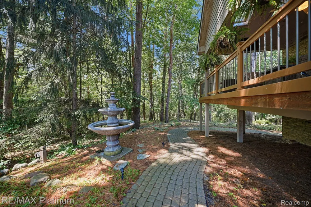 5458 Lake Ridge Drive Genoa Township, MI 48116