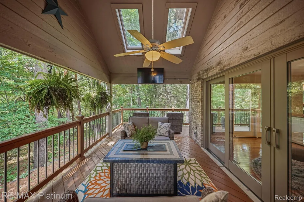 5458 Lake Ridge Drive Genoa Township, MI 48116