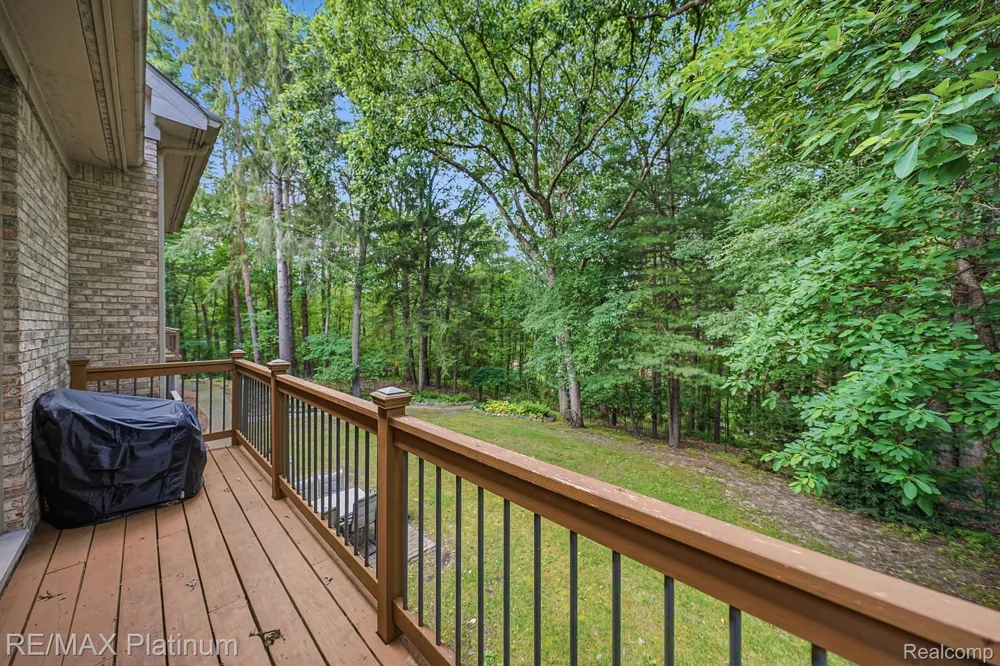 5458 Lake Ridge Drive Genoa Township, MI 48116