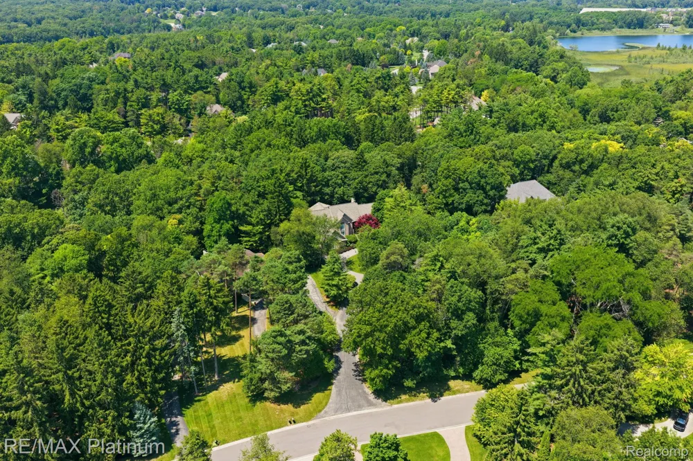 5458 Lake Ridge Drive Genoa Township, MI 48116