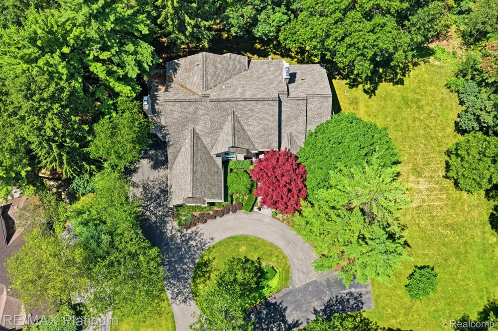 5458 Lake Ridge Drive Genoa Township, MI 48116