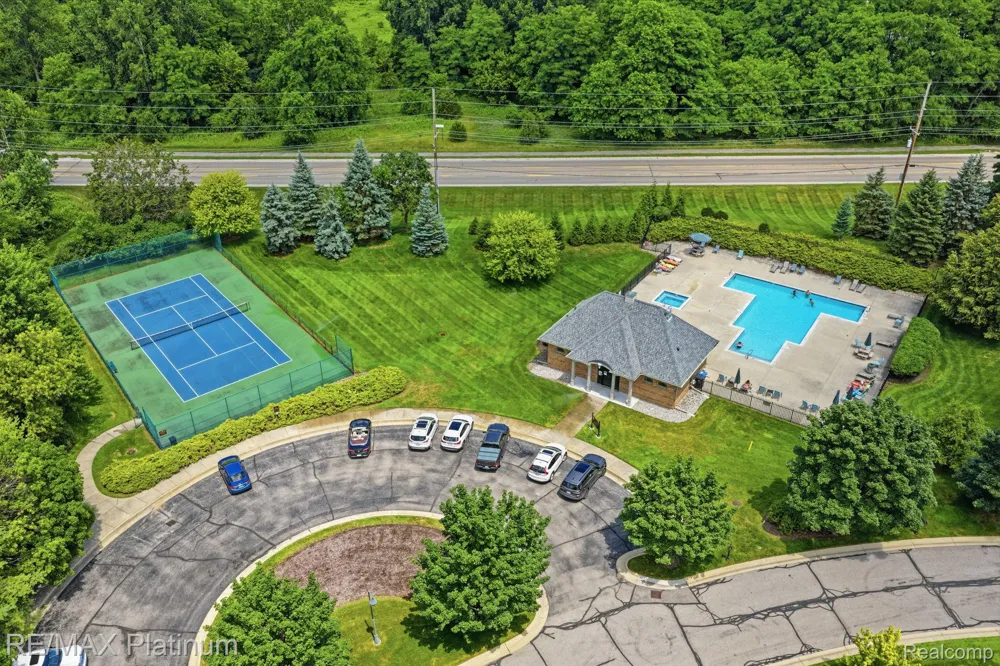 5458 Lake Ridge Drive Genoa Township, MI 48116
