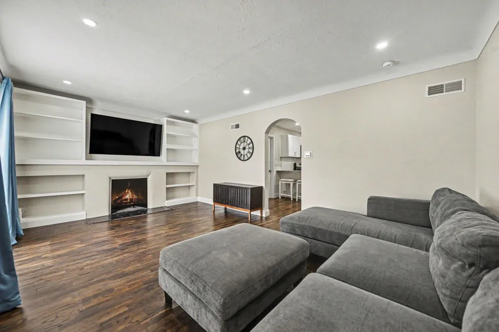 415 Glendale Boulevard Parchment City, MI 49004
