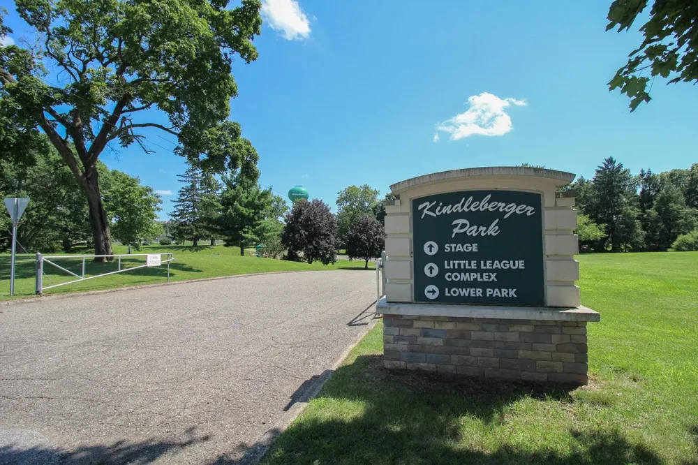 415 Glendale Boulevard Parchment City, MI 49004