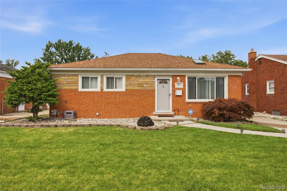 24575 Beck Avenue Eastpointe City, MI 48021