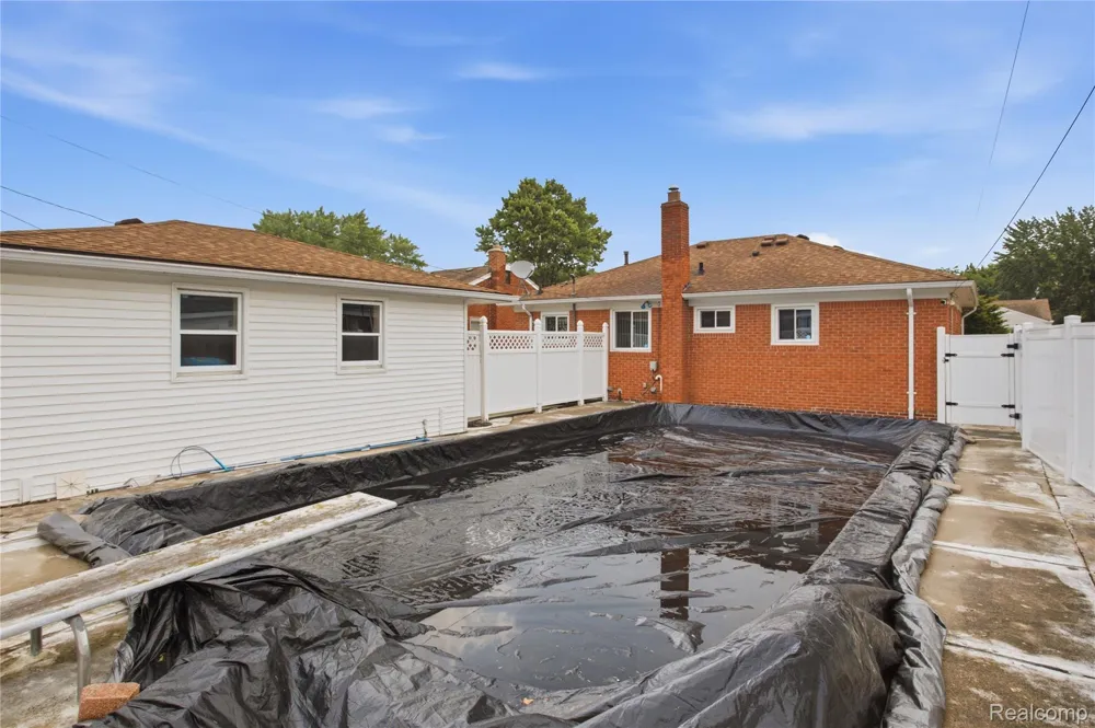 24575 Beck Avenue Eastpointe City, MI 48021