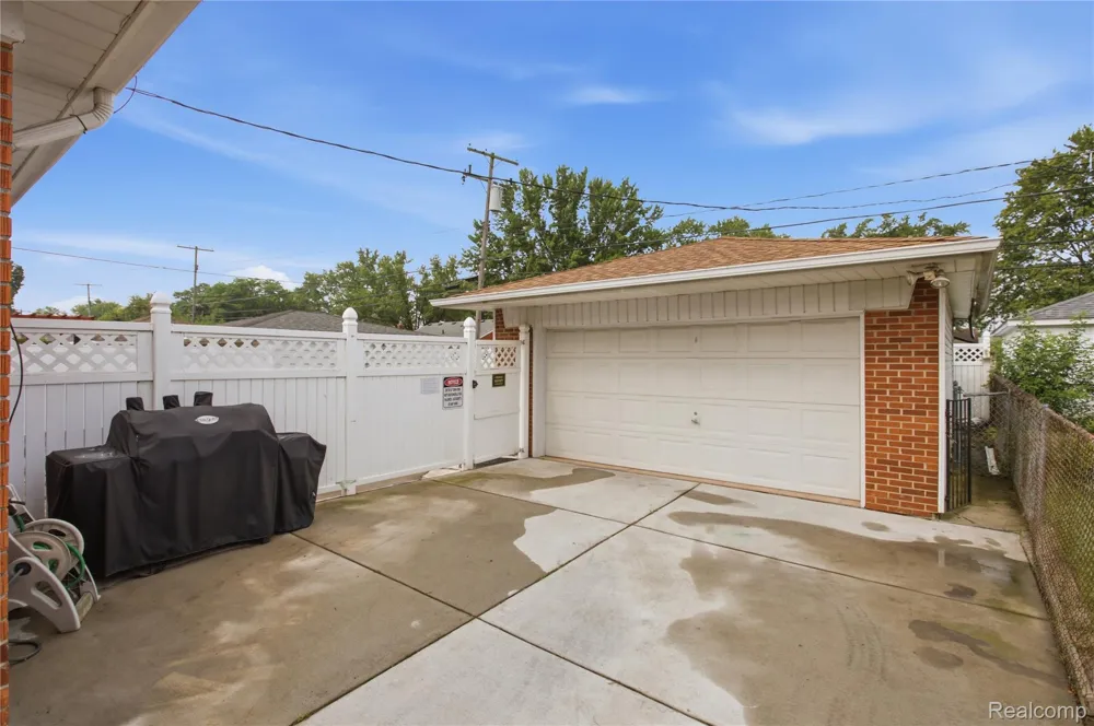 24575 Beck Avenue Eastpointe City, MI 48021
