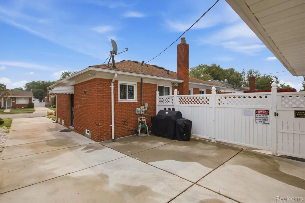 24575 Beck Avenue Eastpointe City, MI 48021