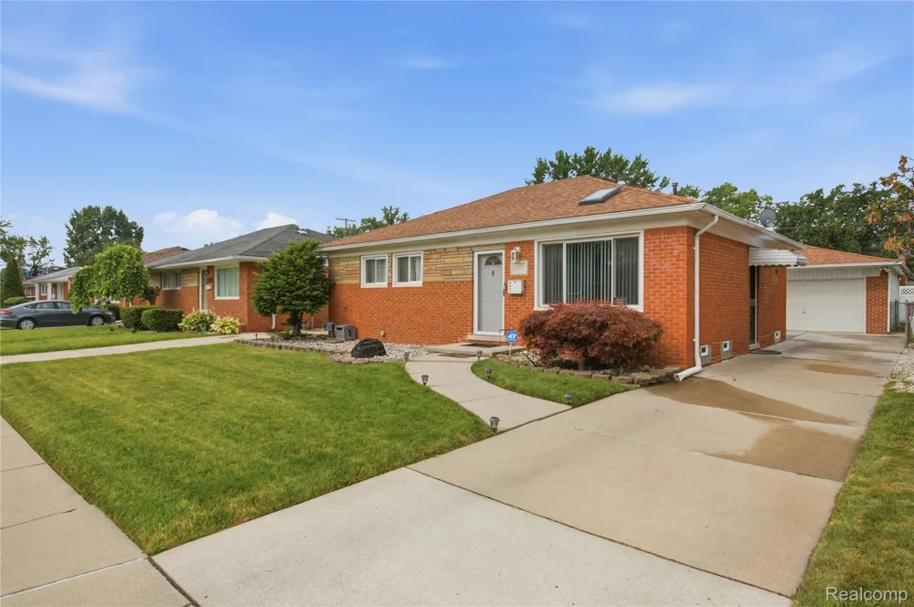 24575 Beck Avenue Eastpointe City, MI 48021