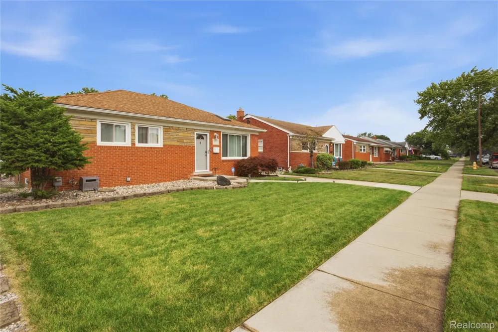 24575 Beck Avenue Eastpointe City, MI 48021