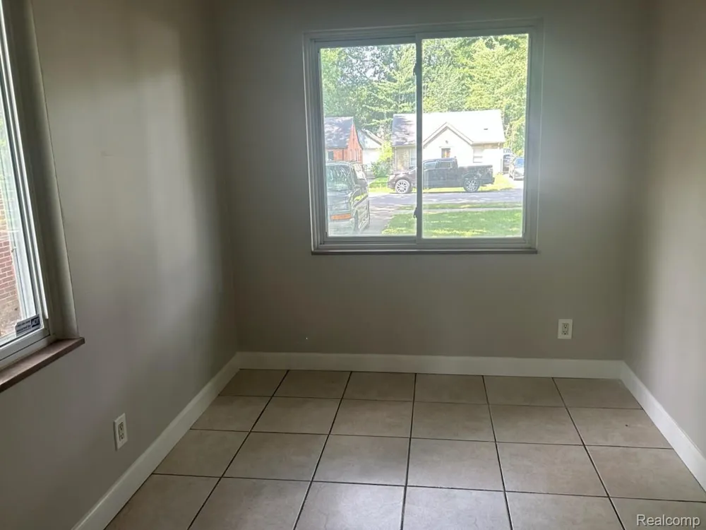 18500 Garfield Redford Charter Township, MI 48240