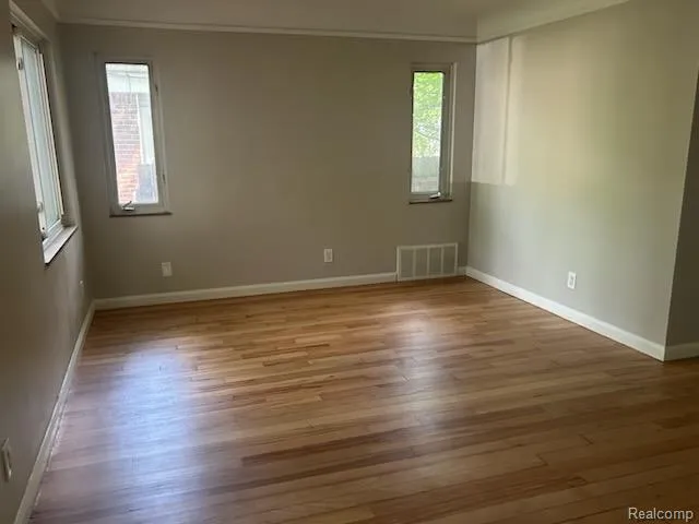 18500 Garfield Redford Charter Township, MI 48240