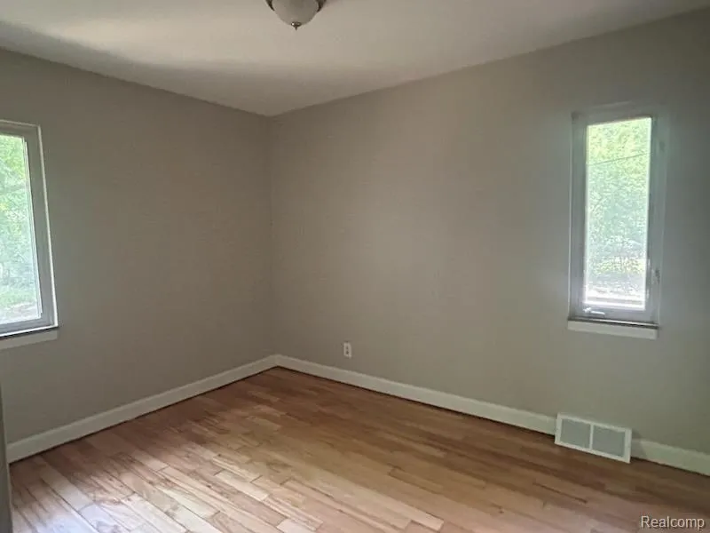 18500 Garfield Redford Charter Township, MI 48240