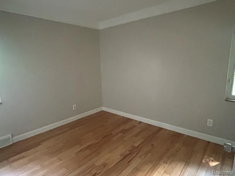 18500 Garfield Redford Charter Township, MI 48240