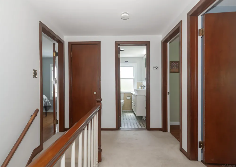 1723 Hawthorne Road Grosse Pointe Woods City, MI 48236