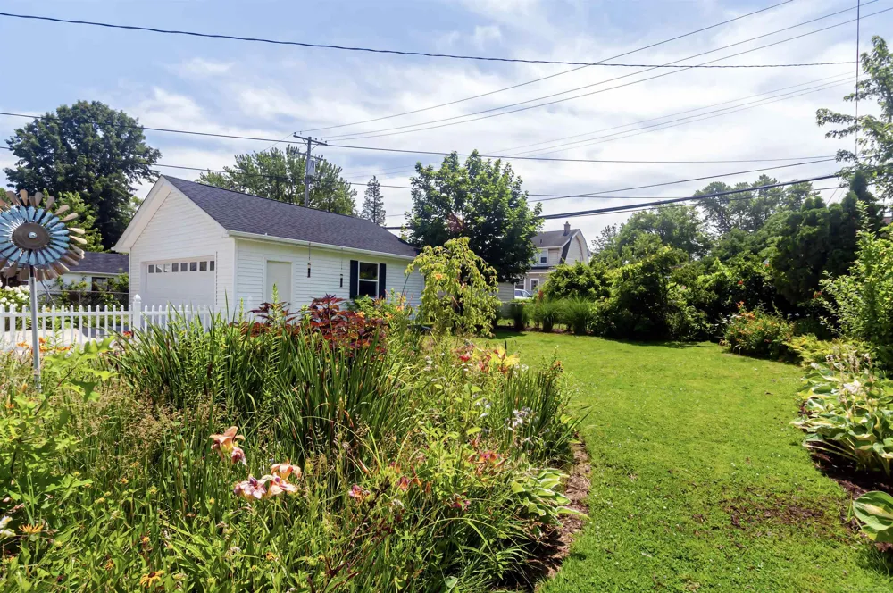 1723 Hawthorne Road Grosse Pointe Woods City, MI 48236