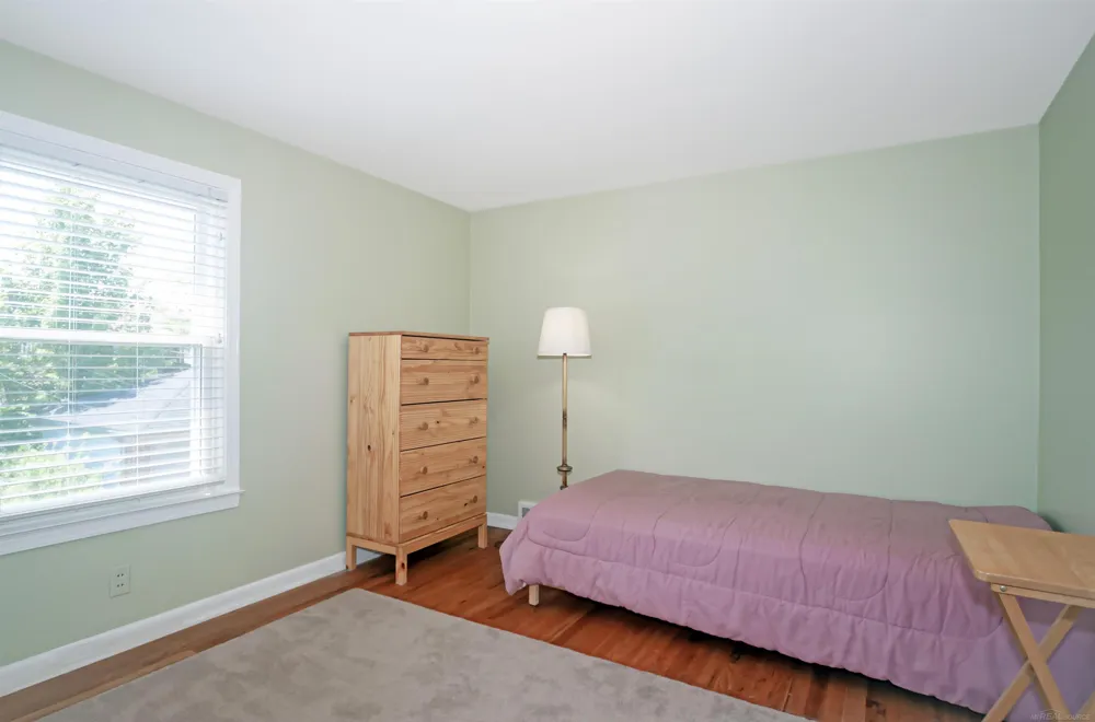 1723 Hawthorne Road Grosse Pointe Woods City, MI 48236