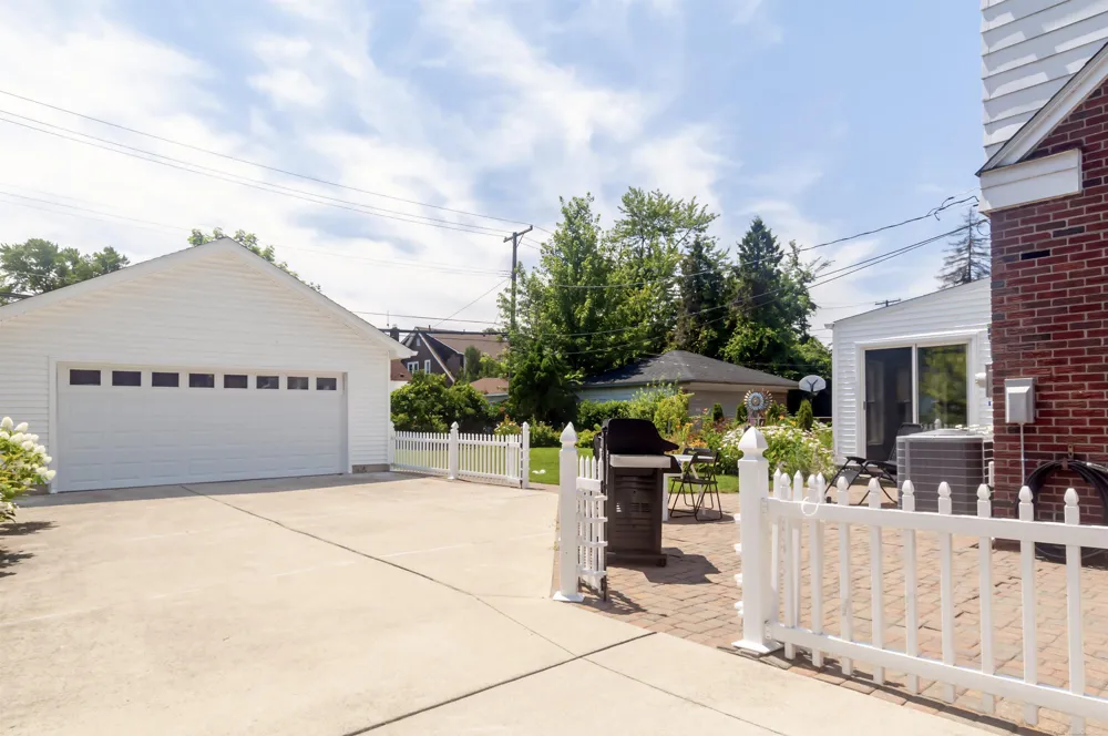 1723 Hawthorne Road Grosse Pointe Woods City, MI 48236