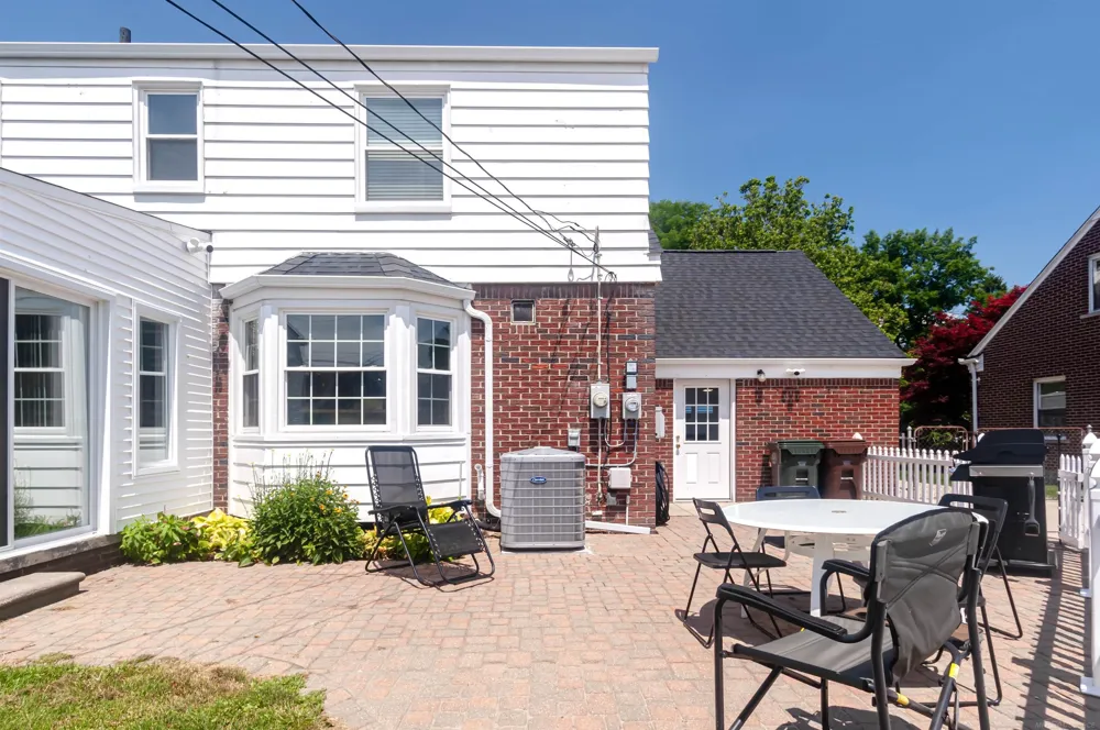 1723 Hawthorne Road Grosse Pointe Woods City, MI 48236