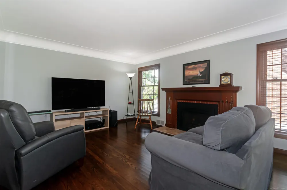 1723 Hawthorne Road Grosse Pointe Woods City, MI 48236