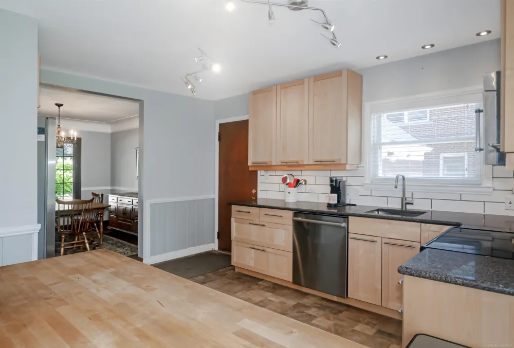 1723 Hawthorne Road Grosse Pointe Woods City, MI 48236
