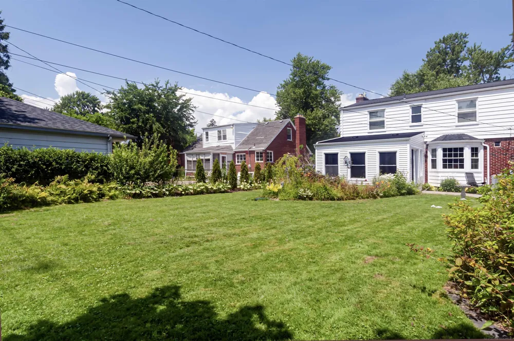 1723 Hawthorne Road Grosse Pointe Woods City, MI 48236