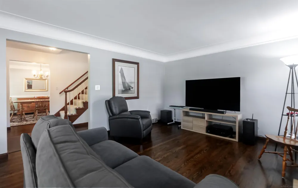 1723 Hawthorne Road Grosse Pointe Woods City, MI 48236