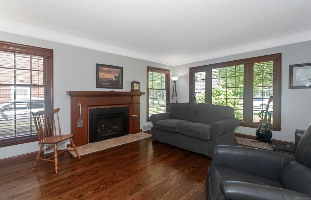 1723 Hawthorne Road Grosse Pointe Woods City, MI 48236