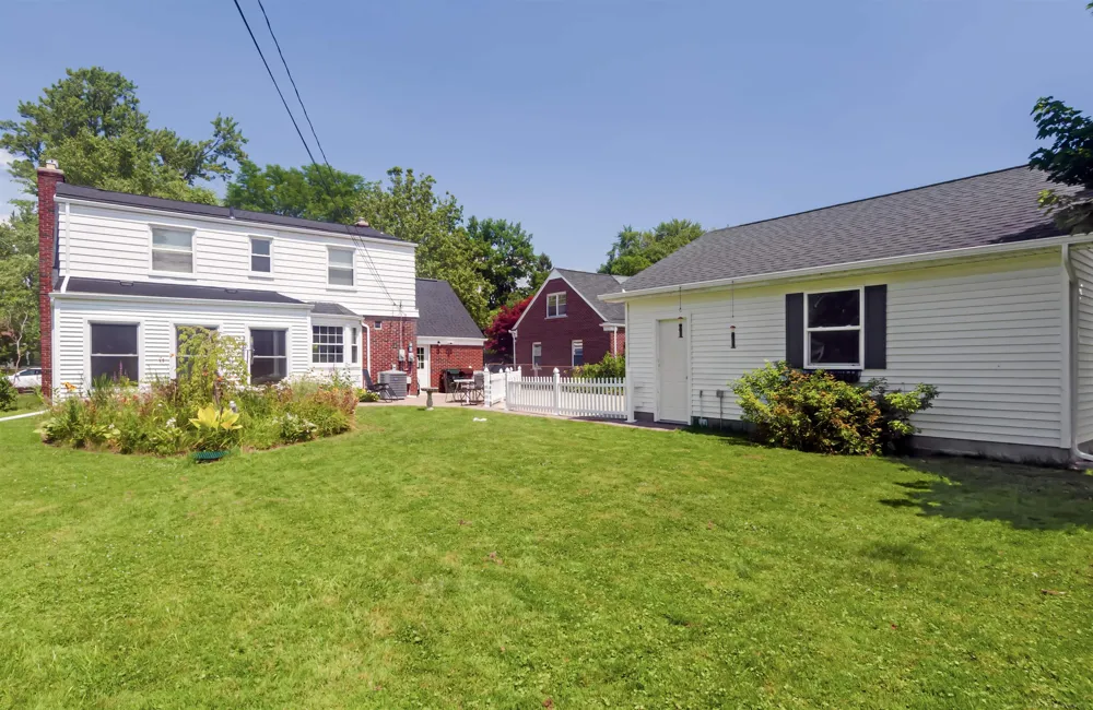 1723 Hawthorne Road Grosse Pointe Woods City, MI 48236
