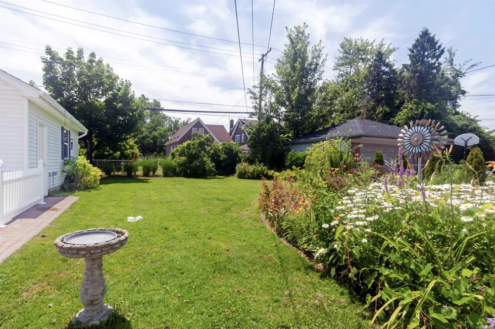 1723 Hawthorne Road Grosse Pointe Woods City, MI 48236