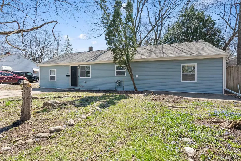 615 W Hodge Avenue Lansing City, MI 48910