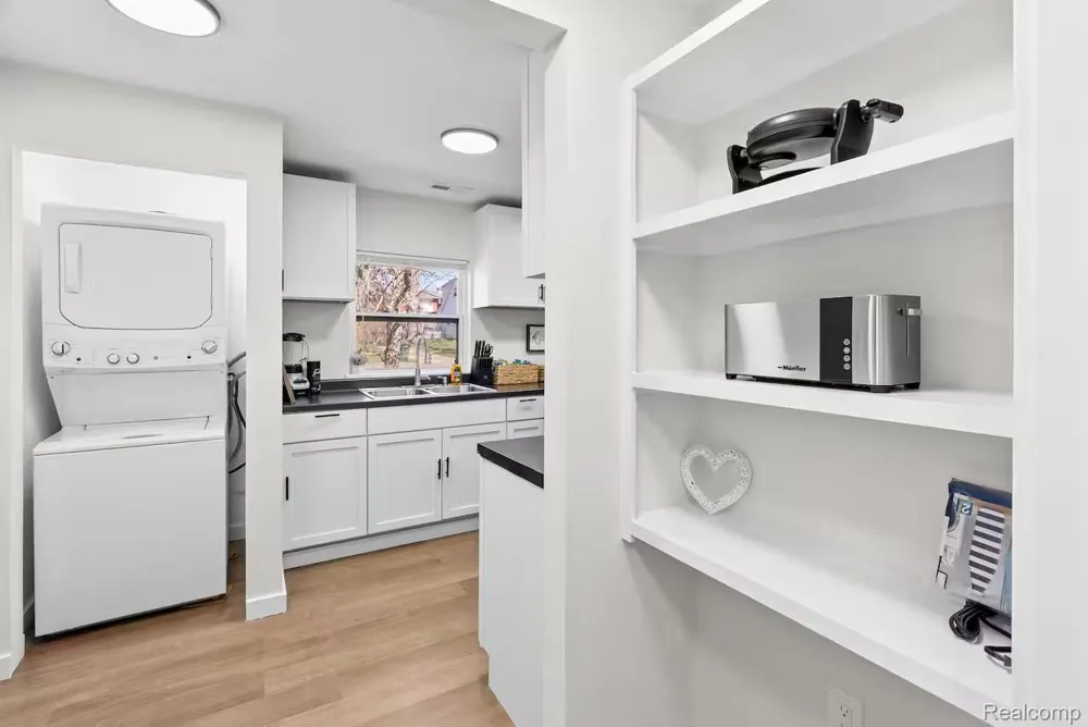 615 W Hodge Avenue Lansing City, MI 48910