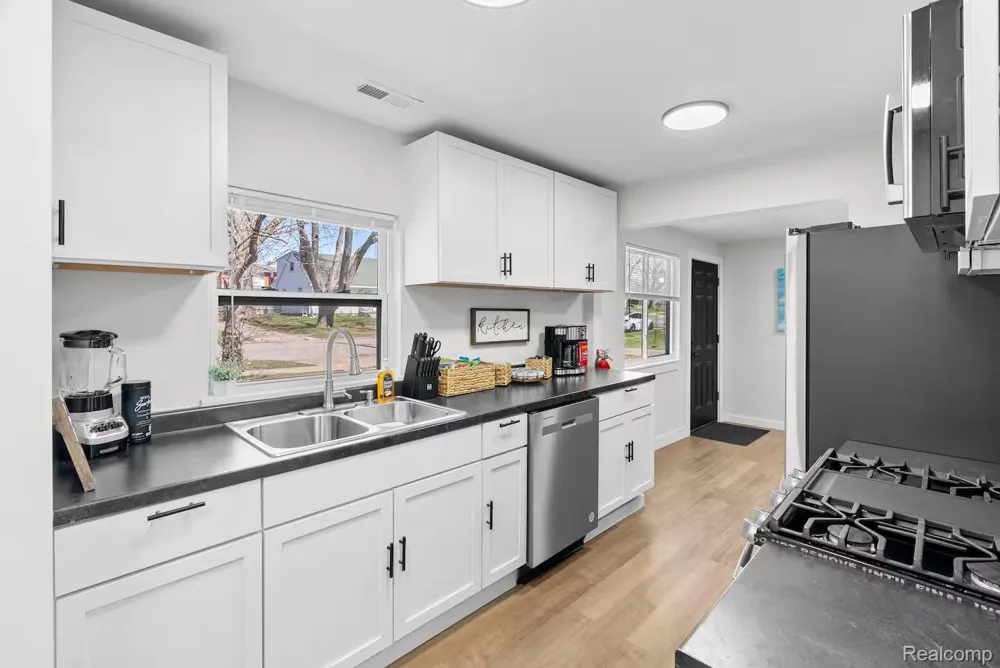 615 W Hodge Avenue Lansing City, MI 48910