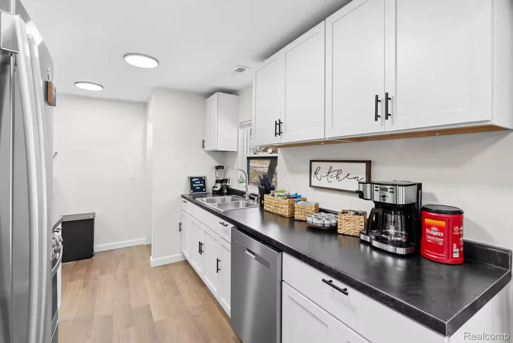615 W Hodge Avenue Lansing City, MI 48910