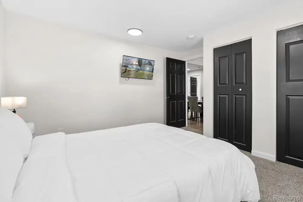 615 W Hodge Avenue Lansing City, MI 48910