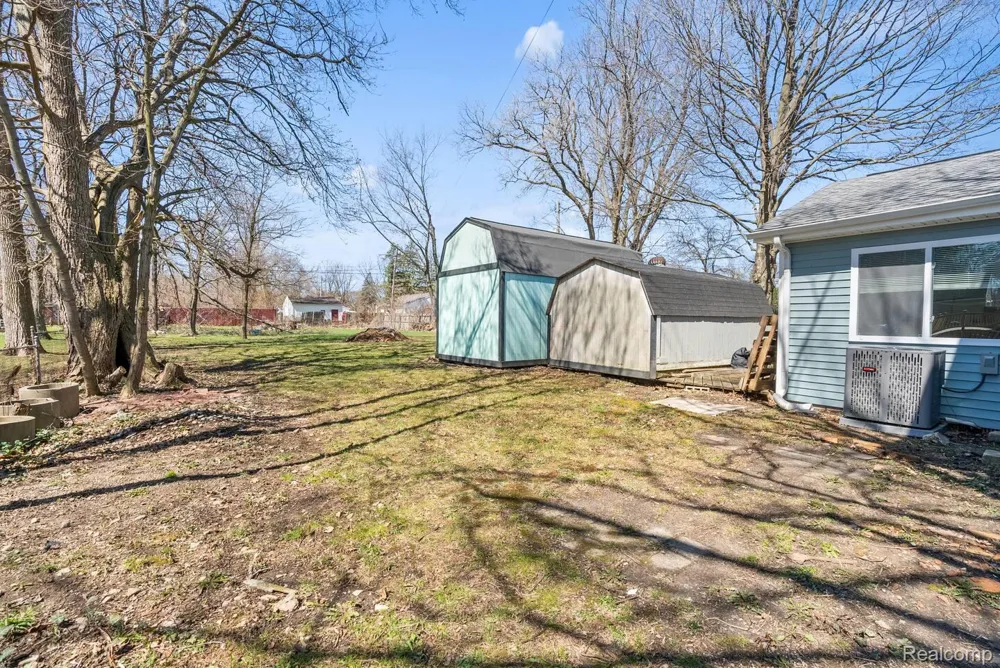 615 W Hodge Avenue Lansing City, MI 48910